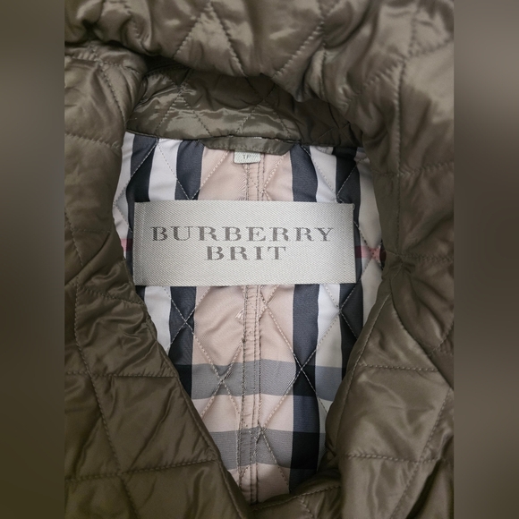 Burberry Quilted Double-Breasted Olive Trench Coat - Picture 6 of 8